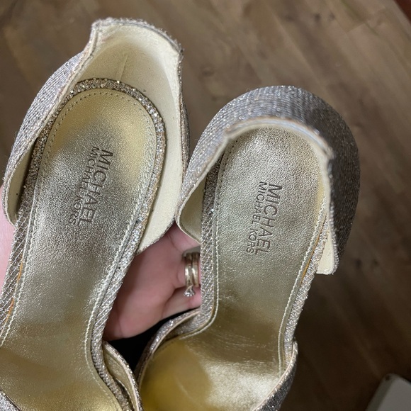 MICHAEL KORS ALEXIA GLITTER
SANDAL Heels size 7.5 - Picture 15 of 16